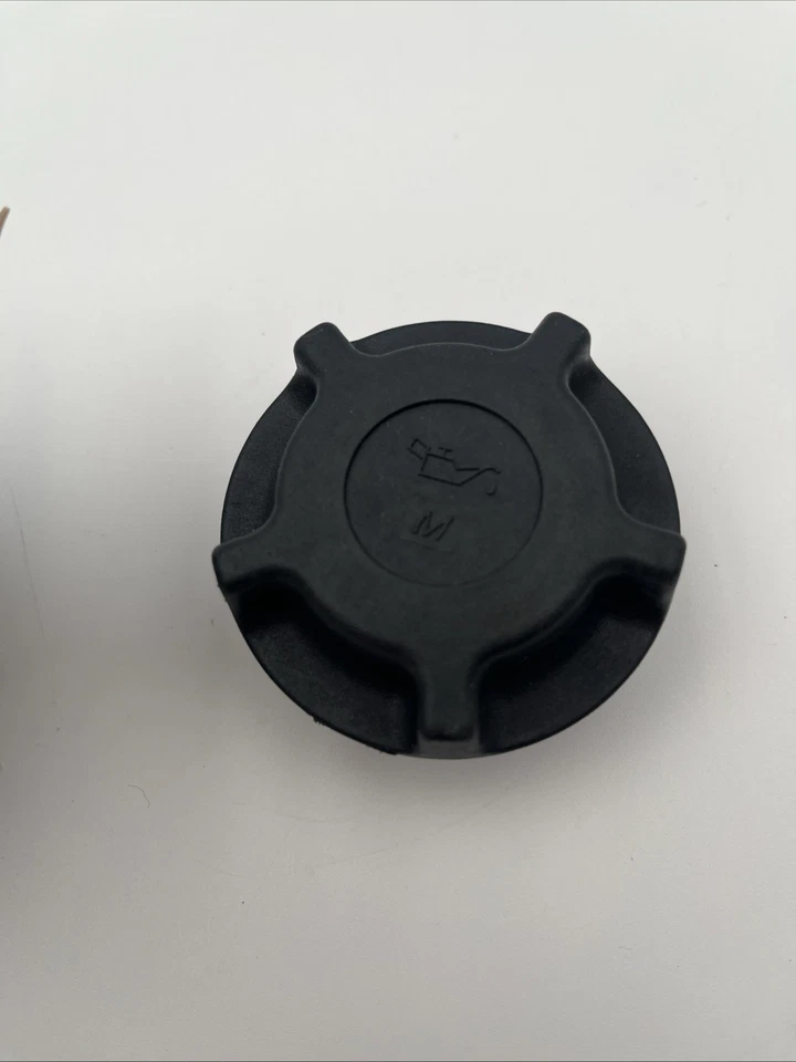 Tapa de llenado de aceite de motor CARQUEST 10080 para Toyota RAV4 10-11 3,5 L-V6 Foto 3 de 4