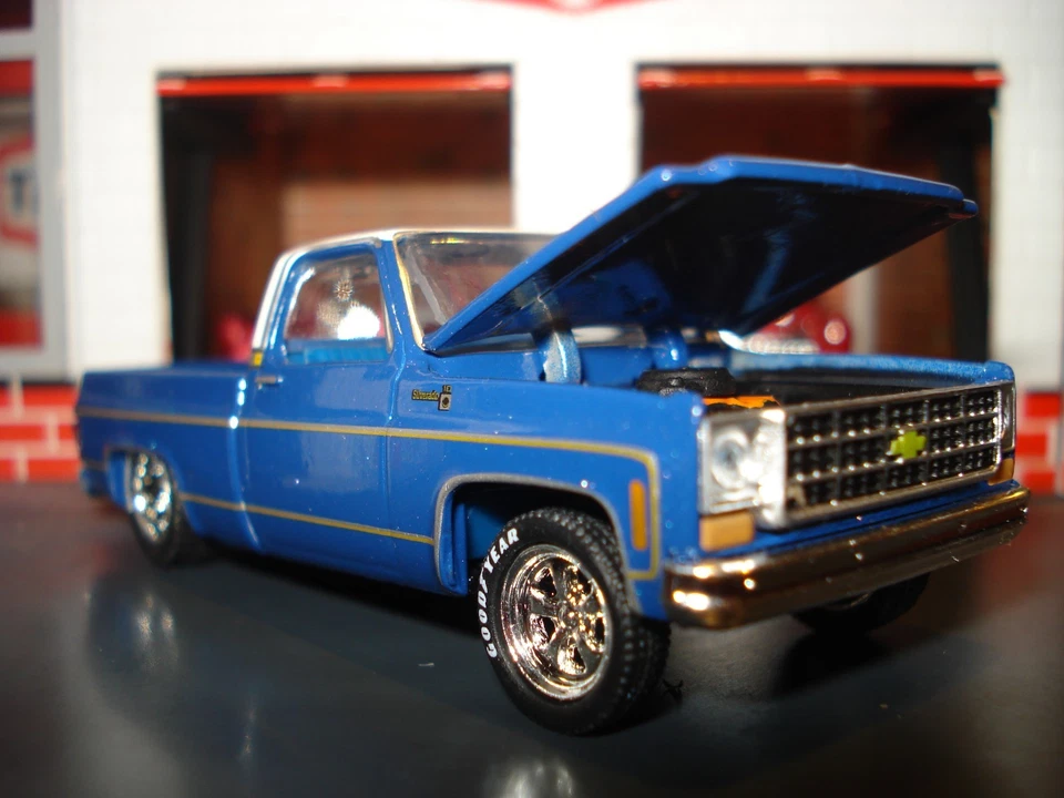 1979 CHEVROLET SILVERADO 10 "CAROLINA SQUAT" CUSTOM EDITION SQUARE BODY 1/64 M2 - Image 2 of 4
