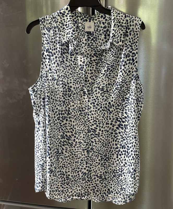 CAbi Women’s Sleeveless Collared Animal Print Blouse Blue/White Size L