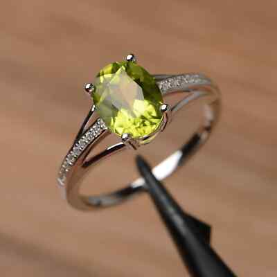 geteilter Schaft Peridot Jubiläumsring Ovalschliff grüner Stein August Geburt...
