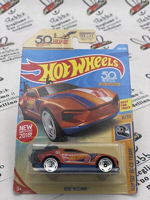 DIE CAST ''RISE' N CLIMB'' 8/10 HW 50° RACE TEAM HOT WHEELS SKALA 1/64