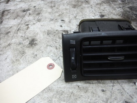 2002 LEXUS ES300 A/T DRIVER LEFT DASH VENT OEM 2003 - Picture 2 of 8