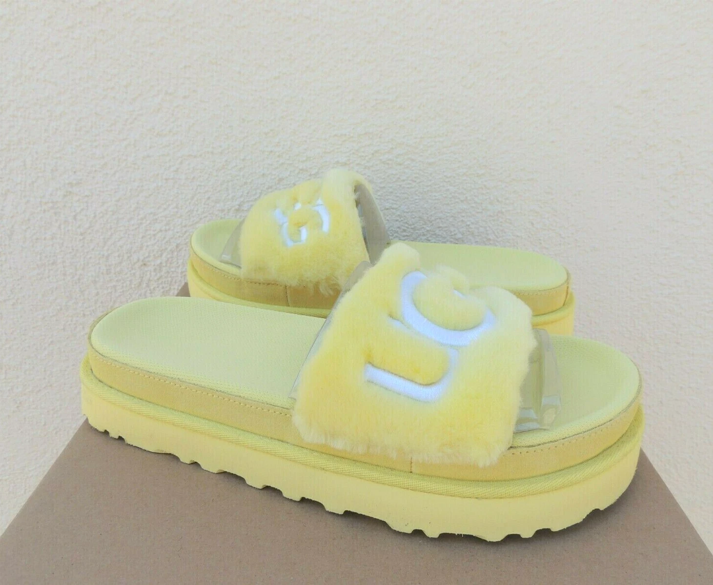 SANDALI SLIDE UGG LOGO MARGARITA GIALLO PELLICCIA LATON DONNA US 6 EUR 37 ~NUOVI