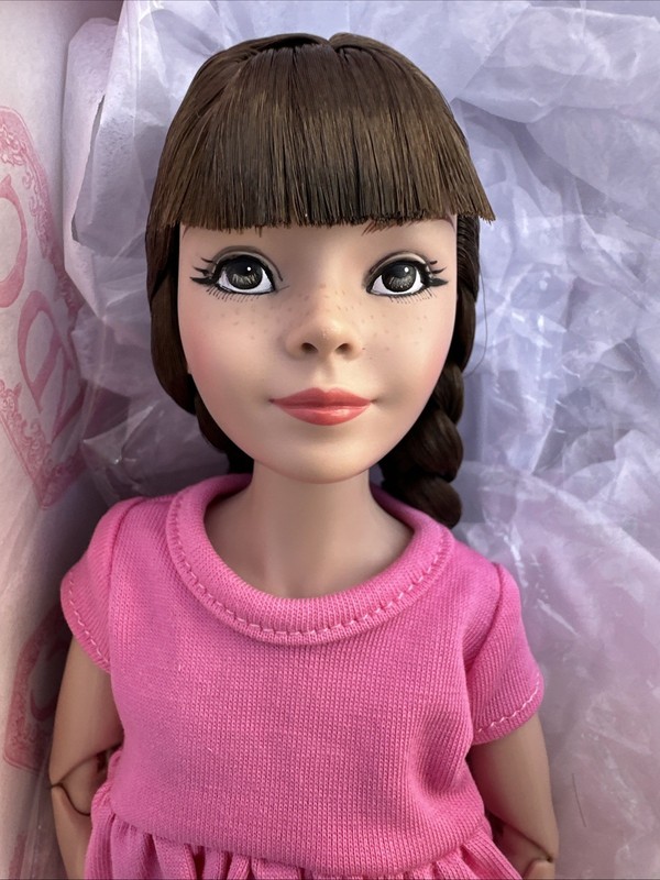 Tonner VDC Sunny Days Anne The Girl Who Wears Sunshine Brunette  12” Doll NEW