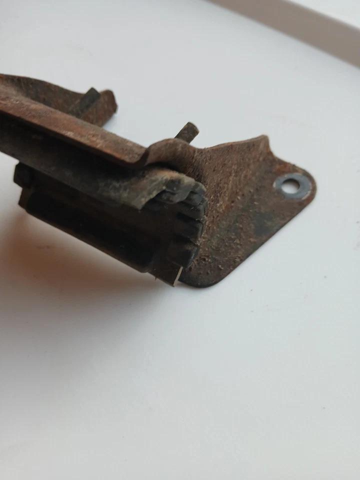 GEO METRO 1992 MOTOR RADIADOR MONTAJE SOPORTE INFERIOR OEM 1.0L 1.0 Foto 3 de 4