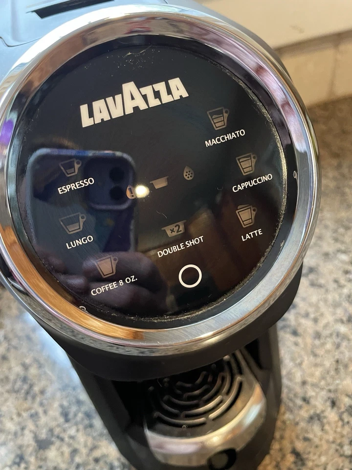 Máquina de café espresso y café Lavazza de un solo servicio todo en uno Foto 2 de 4