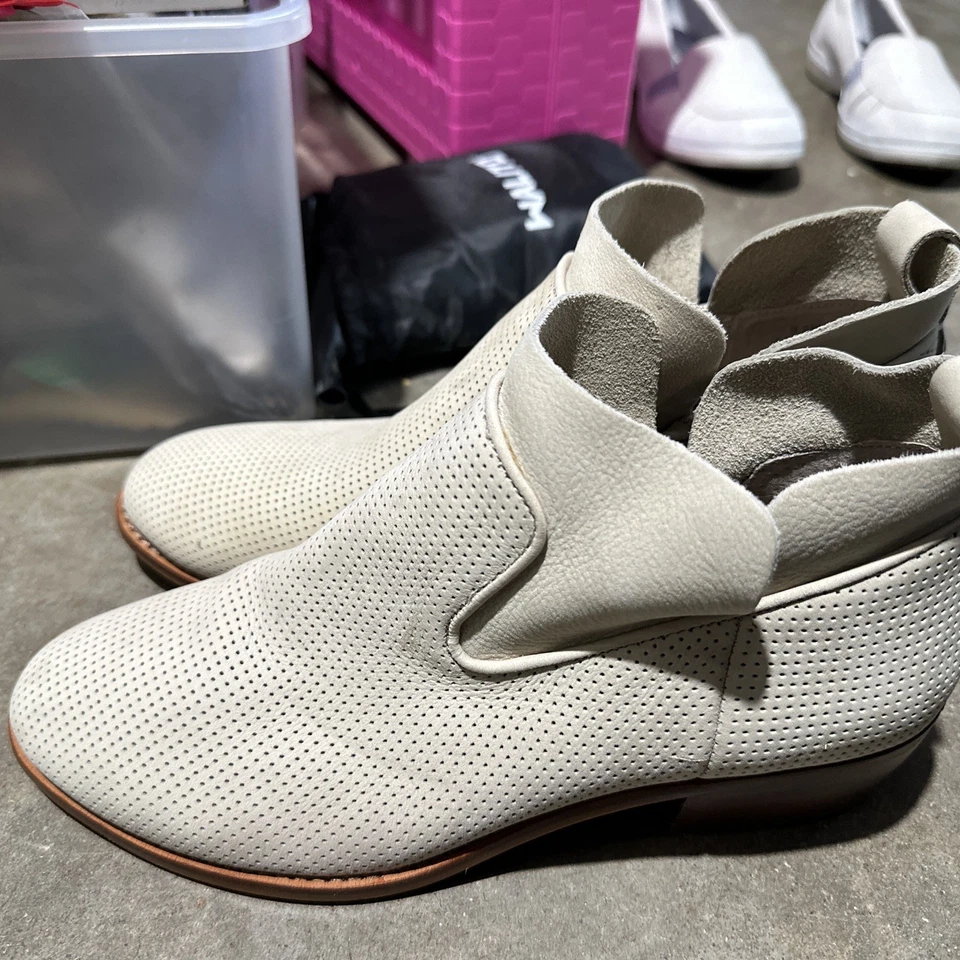 Botas blancas al tobillo de cuero gamuza Nurture con cremallera lateral para mujer talla 9,5 M Foto 4 de 4