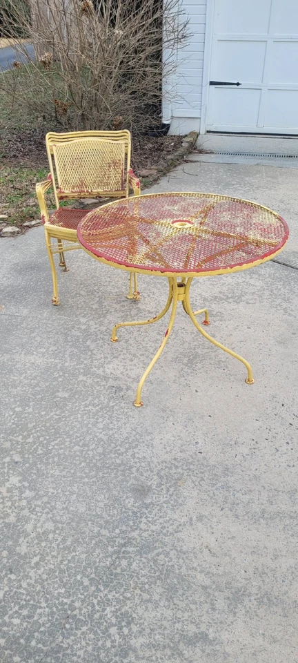 Juego de mesa de comedor de 4 sillas de 42" para muebles de patio de hierro vintage amarillo rojo de 5 piezas Foto 2 de 4