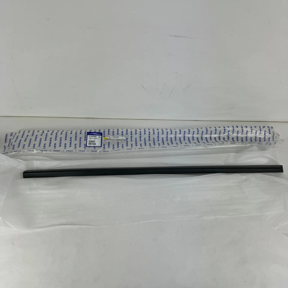 2017 - 2024 Volvo V90 Cross Country Front Left Side Door Molding Trim 31420387 - Image 2 of 4