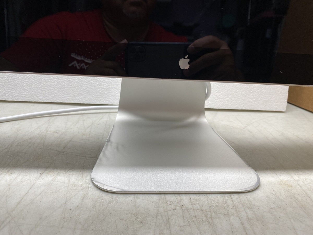 Apple LED Cinema Display 24インチ A1267 Apple LED Cinema Display (24-inch) review: Apple LED Cinema