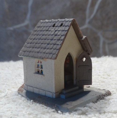 Kibri 9781 (pista H0) capilla de montaña Kühzagl - terminado de construir | Zustand: Gebraucht