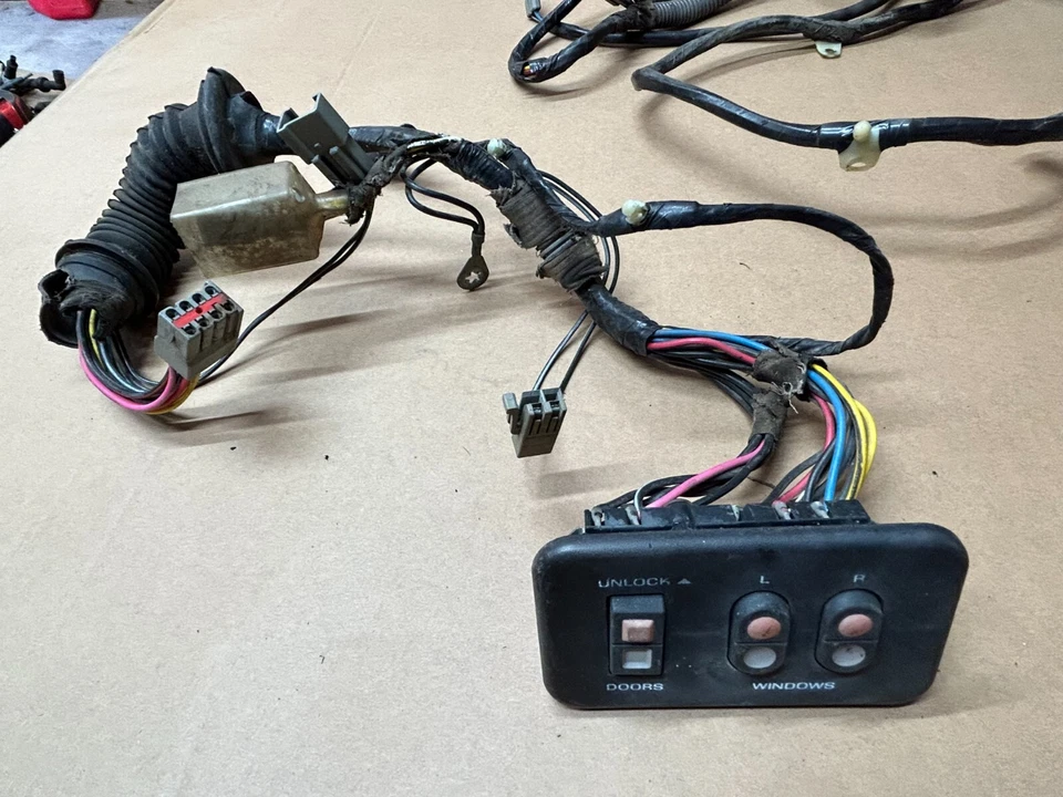 87-91 Ford F-150 - XLT Interruptor de cerradura y ventana de puerta eléctrica Arnés de cableado todo Foto 3 de 4