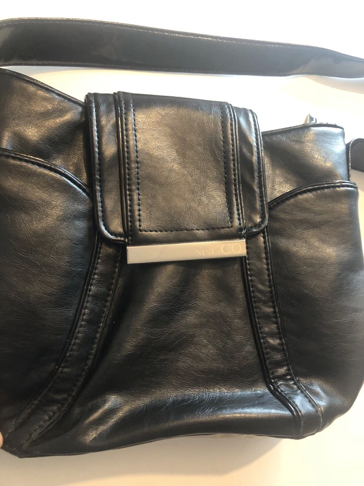 Bolsa de ombro feminina Nine & Co preta 101224GS50C - Imagem 2 de 4