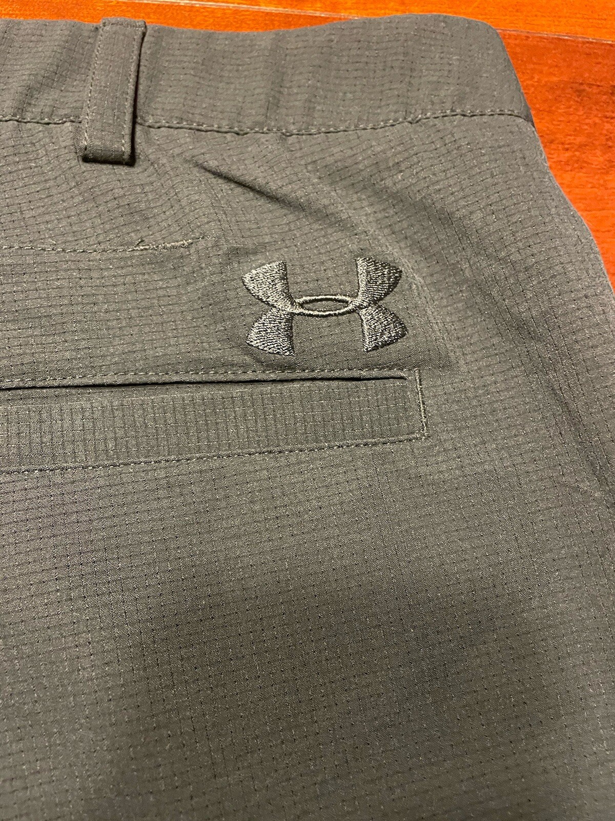 New. Under Armour Mens Golf Pants Black 46W Unhemmed Loose Heatgear NWT