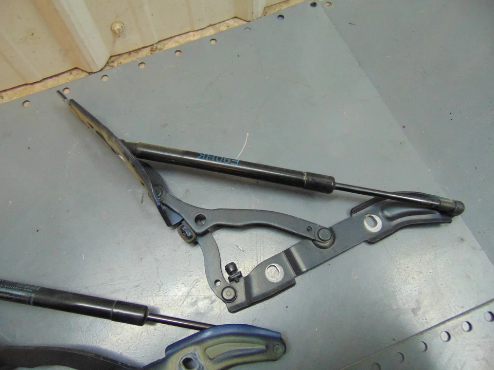 2011 BMW M3 БАГАЖНИК ШАРНИР КОМПЛЕКТ + СТОЙКИ ПОДДЕРЖИВАЕТ 328 335 СЕДАН E90 2007-2013 OEM - Изображение 3 из 4