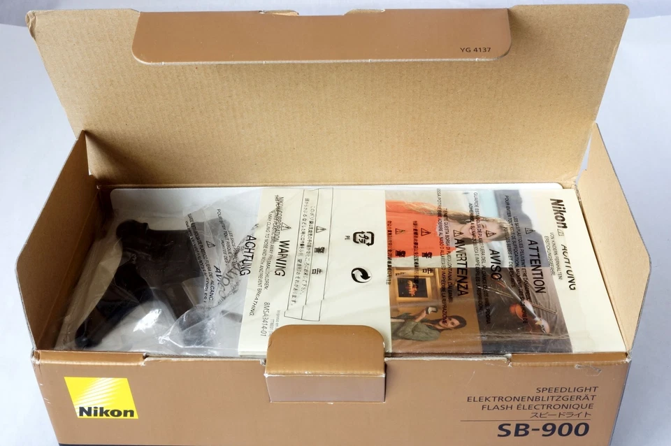 Nikon SB-900 AF Speedlight Flash for Nikon Digital SLR Cameras Brand New - Image 2 of 4