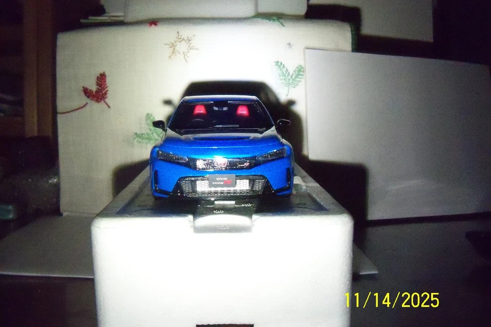 Honda CIVIC TYPE R 2022 blu scala 1/18 Otto Ottomobile codice OT1093 limited 999 - Immagine 3 di 4