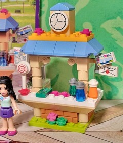 Lego Friends: 41098 Emma's Tourist Kiosk 2015 Retired Set 100% Complete