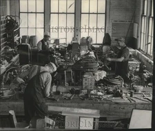 1941 Press Photo Goodwill Industries shop where the handicapped refurbish items