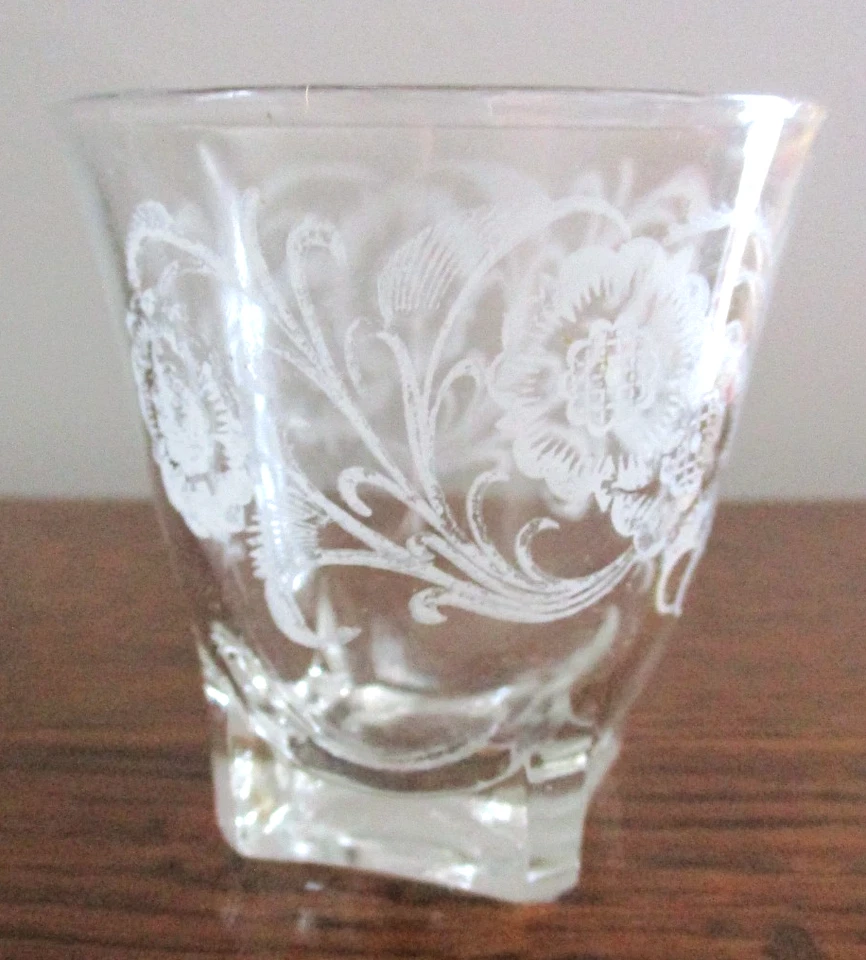 4x Vintage Shot Glasses Made in France - Image 3 of 4