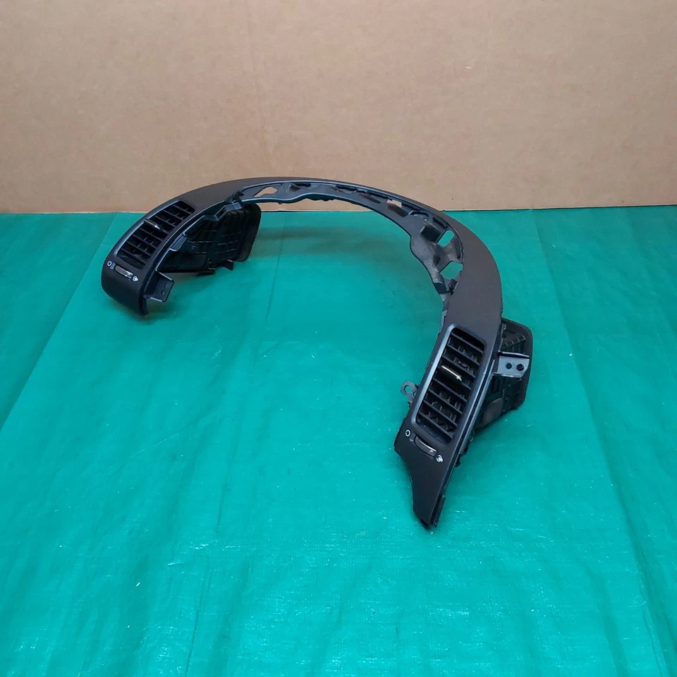 Tapicería de tablero del lado izquierdo del conductor Kia Forte 2014-2016 con ventilaciones de aire acondicionado OEM 97430-A7000 Foto 3 de 4