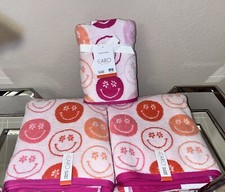 4-NWT CARO HOME PINK MULTICOLOR HAPPY FACE TOWELS SET