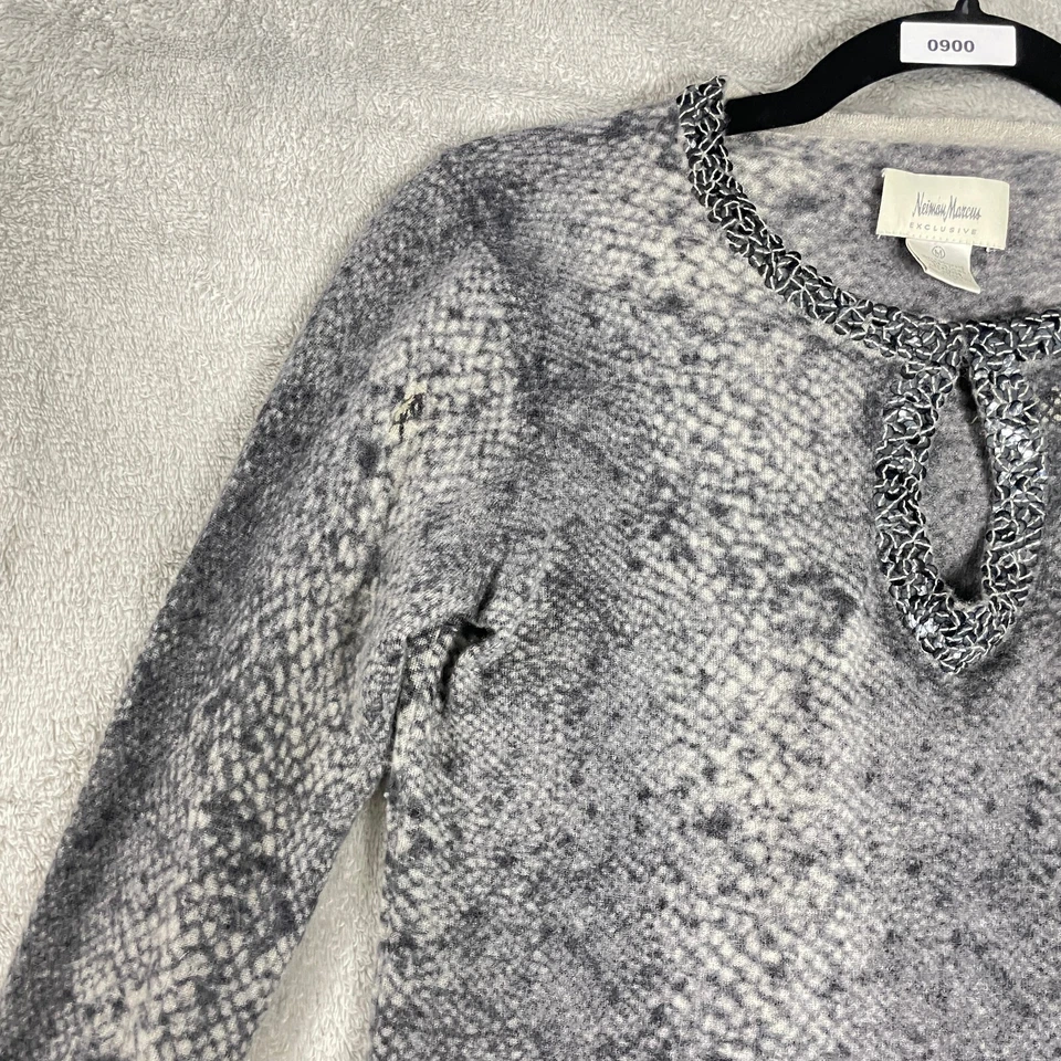 Top Neiman Marcus 100 % cachemir para mujer M gris piel de serpiente lentejuelas ribete mafia esposa Foto 3 de 4