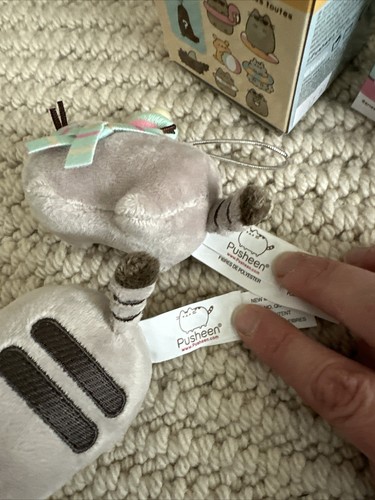 Gund Pusheen Blindbox Series 10 - Lazy Summer / Series 11 Winter Wonderland - Picture 14 of 15