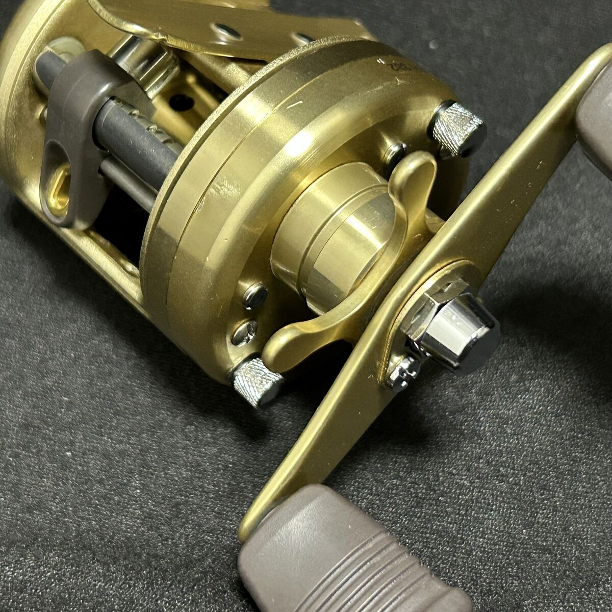 Shimano CALCUTTA 50XT Right Handle Made In Japan Very Good Shimano CALCUTTA 50XT Right Handle Made In Japan Very Good