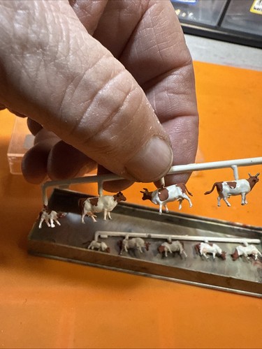 Dairy Cattle Ho Scale MERTON BRAND 10 Pieces Animals - Picture 12 of 14