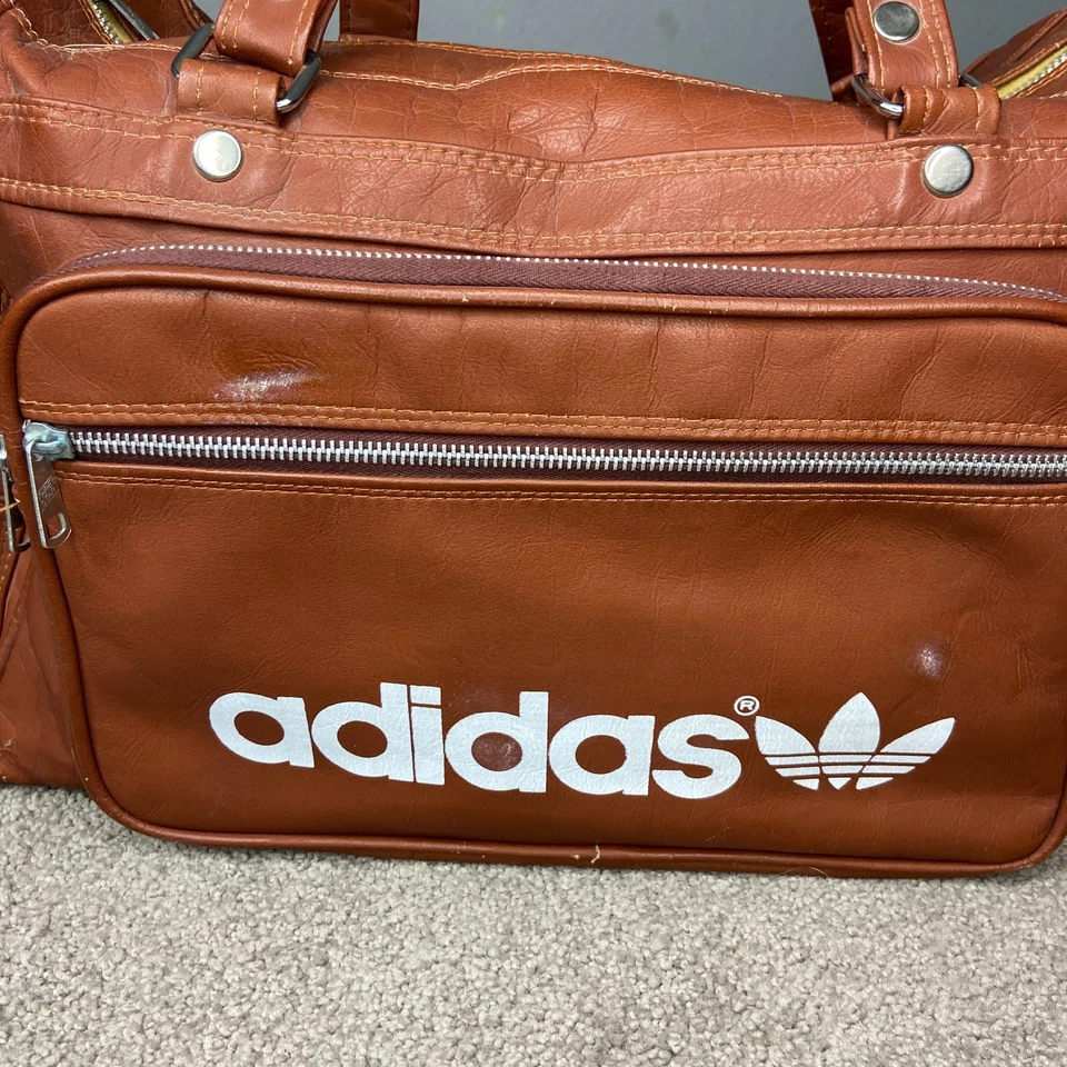 Bolso de Lona Adidas Vintage Años 70 80 Cremallera Completa Marrón Imitación Cuero con Correa para el Hombro Foto 2 de 4