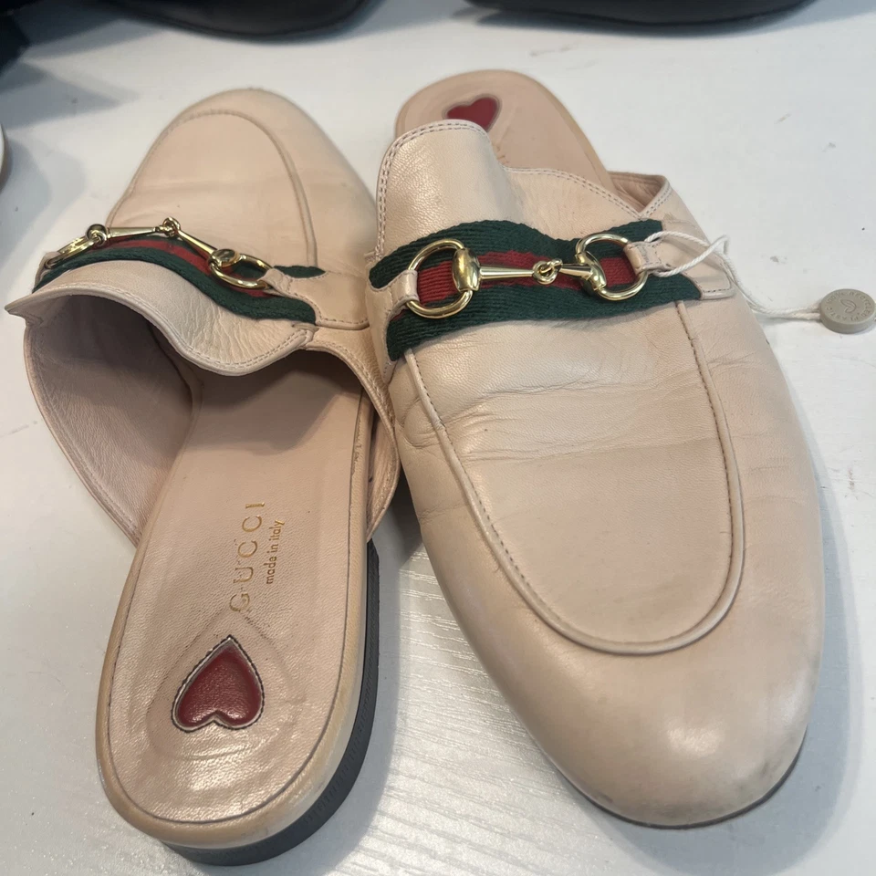 Gucci Princetown Mules 39.5 Cuero Beige Desnudo Mordida de Caballo Verde Rojo Rayas Raspadas