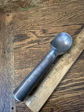 Vintage The Pampered Chef Aluminum Ice Cream Scoop Liquid Filled Handle 7.5”