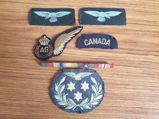 Selection of RAF insignia to the same man including AG wings