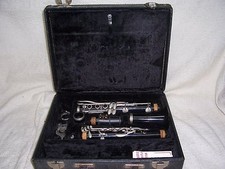 CLARINET VITO RESOTONE OPEN HOLE Bb VINTAGE W/BLACK HARDBOARD CASE