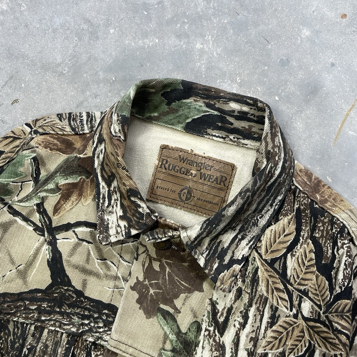 Vintage Wrangler Rugged Wear Denim Trucker Jacket Realtree