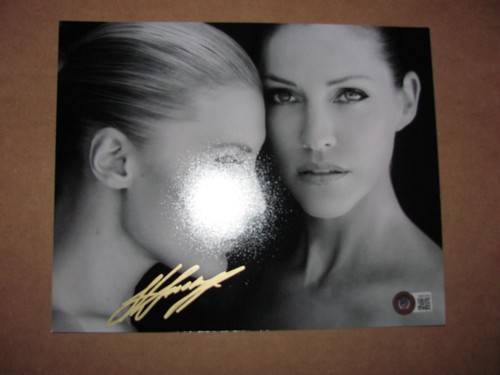 Katee Sackhoff sexy 8"x10" Hand-Signed Autographed Photo Beckett Witnessed SWAU - Afbeelding 4 van 9