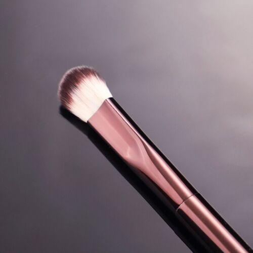 Cepillo corrector acabado sin costuras HOURGLASS Vanish cepillo mezclador sin costuras - Imagen 5 de 5