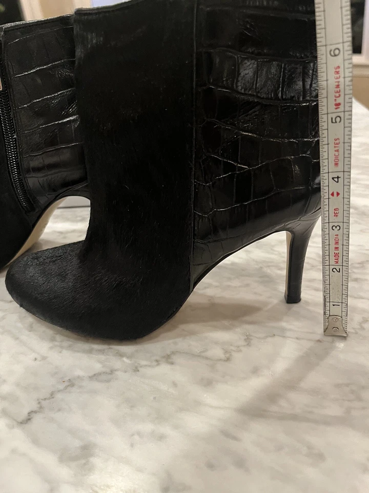 Zapato botín Ann Taylor talla 6 negro de piel de becerro Robyn y cuero en relieve $248 Foto 3 de 4