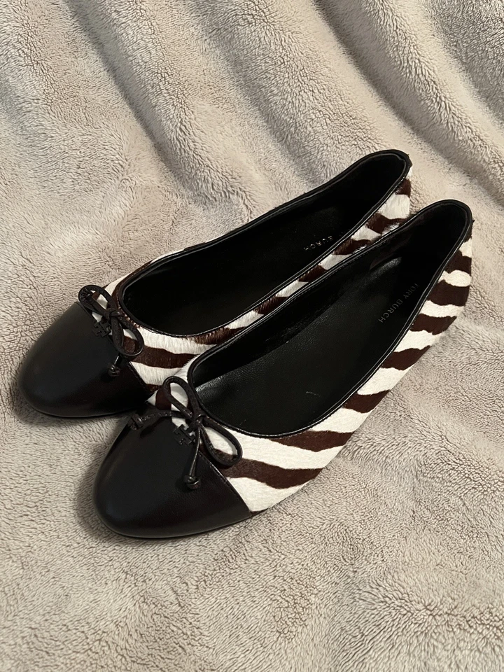 Tory Burch Zapatos Bailarina Cuero Estampado Cebra Foto 3 de 4