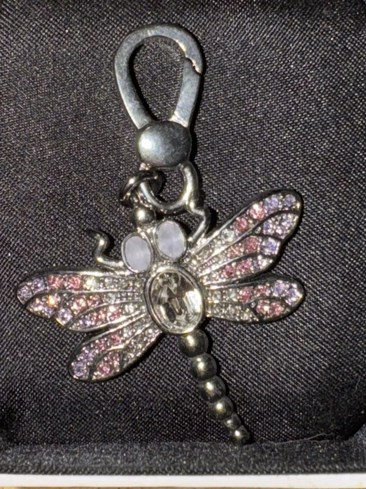 Dije libélula vintage usado Juicy Couture en caja original. ¡Coleccionable! Foto 3 de 4