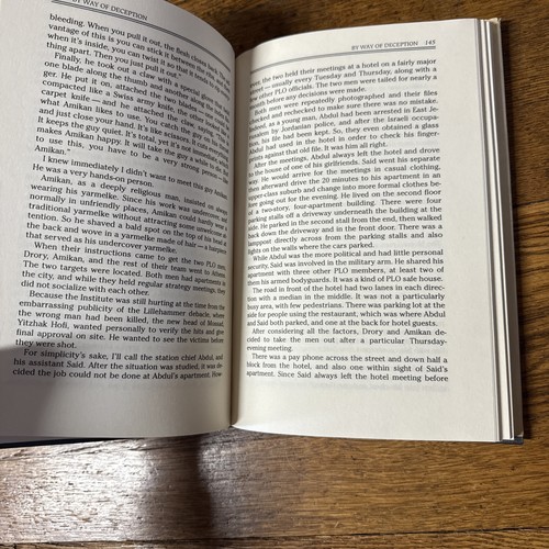 By Way of Deception - by Victor Ostrovsky & Claire Hoy - Hardcover 1990 - Imagen 7 de 10