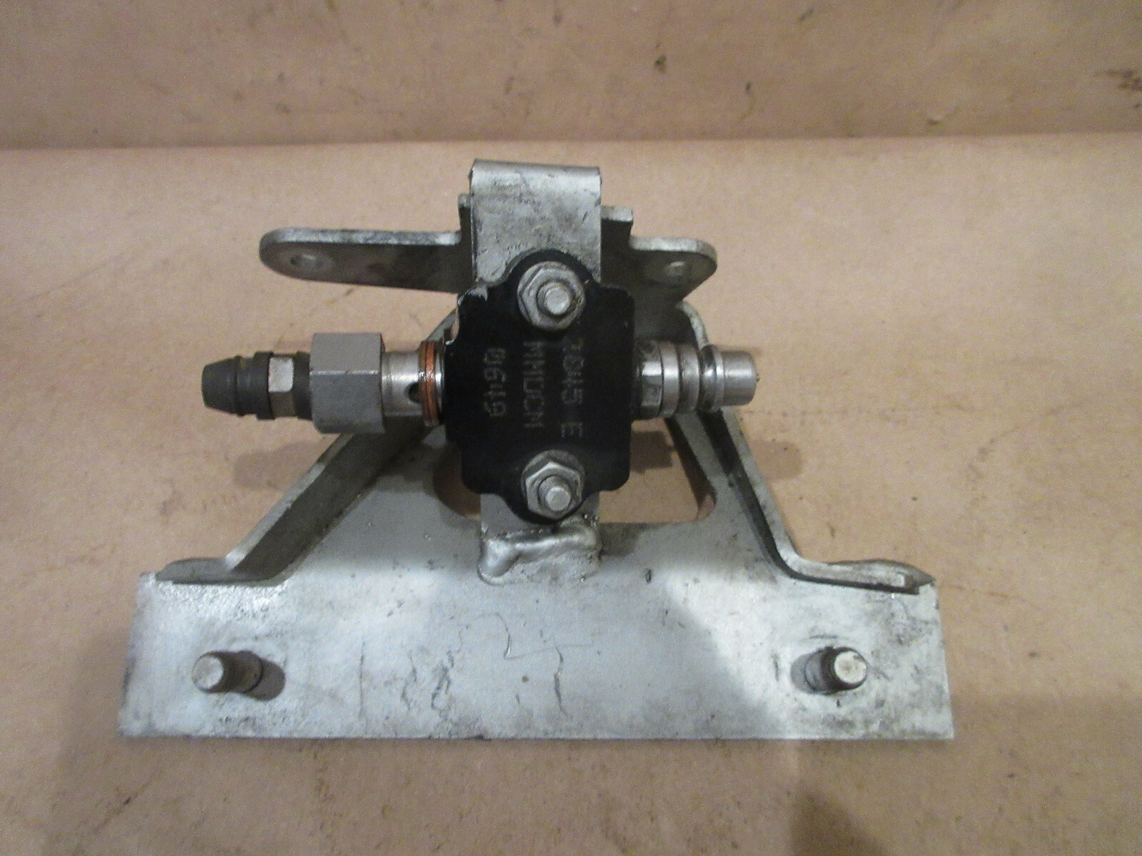 Maserati GranTurismo F1 Gearbox Quick Disconnect With Bracket PN 260542