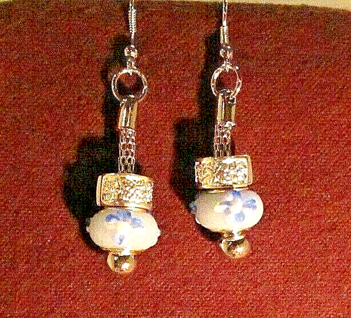 Blue Flowers On Blue Murano Glass Bead Silver Pierced Earrings (#1533) NWOT - 第 2/6 張圖片