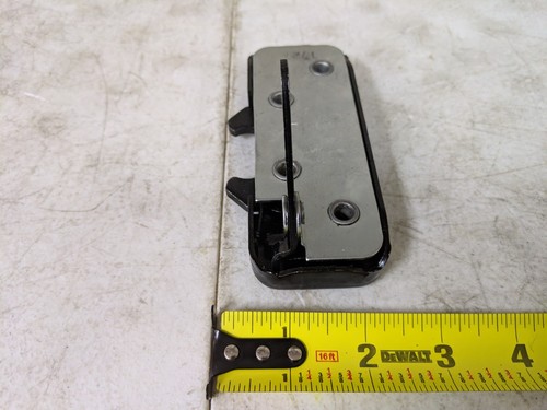 Driver Side Door Latch Replaces A18-30015-000, A18-42227-000, A18-43367-000 For Freightliner Century, Columbia, FLD - 4 State Trucks Driver Side Door Latch Replaces A18-30015-000, A18-42227-000, A18-43367-000 For Freightliner Century, Columbia, FLD - 4 State Trucks
