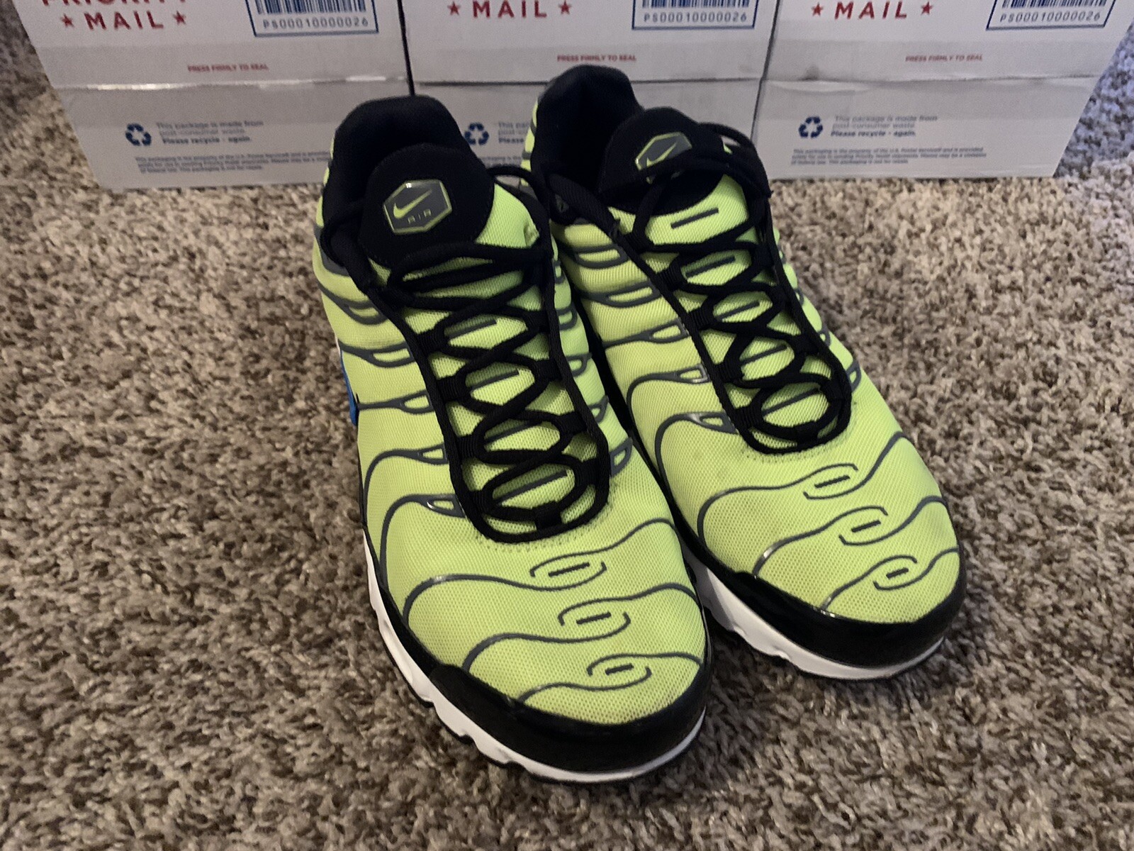 neon green mens nike shoes