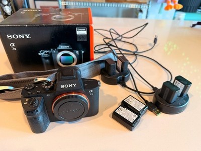 Sony Alpha A7 II 12.2MP Digital Camera (Body) + Peak Design Strap + 6 battries