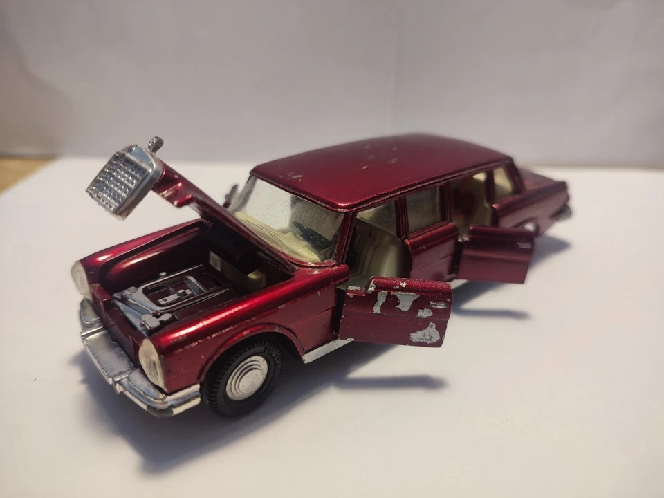 lotto Dinky Toys Mercedes 600 e Volkswagen beetle - Immagine 3 di 4