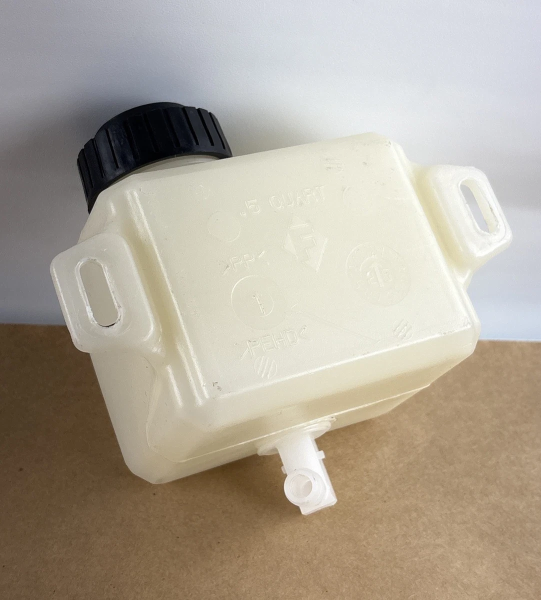 5 Quart Polypropylene Plastic Fluid Reservoir Tank w/ Black Cap & Mounting Tabs photo 1