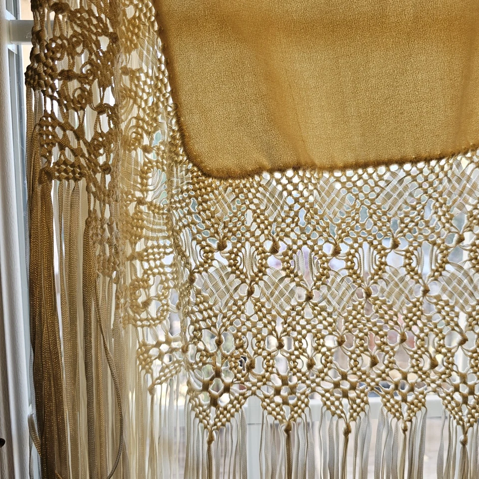 Mantón de piano vintage 56" flecos 27" marfil satinado lana macramé Foto 3 de 4